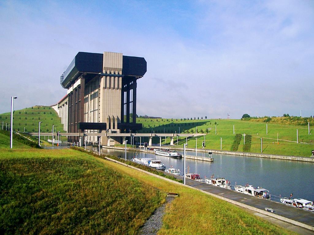 Hotel Le New Matinal La Louvière Zewnętrze zdjęcie